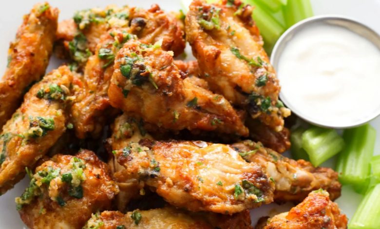 ASAS DE ALHO E PARMESÃO ASSADAS ASAS DE ALHO E PARMESÃO ASSADAS