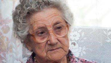 Minha mãe apresentou uma lista de regras para minha esposa depois que nos mudamos com ela