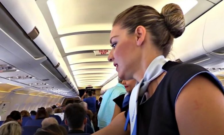 Recentemente, passei por isso em um avião: uma comissária de bordo me pediu para mudar de assento sem pedir meu consentimento. Quem está certa, ela ou eu? Recentemente, passei por isso em um avião: uma comissária de bordo me pediu para mudar de assento sem pedir meu consentimento. Quem está certa, ela ou eu?