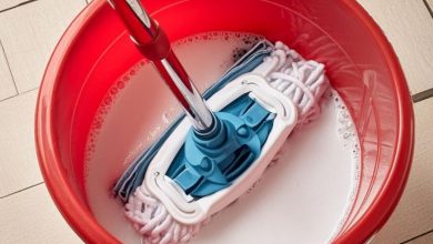 Esta é a única receita de limpador de pisos pesado que você precisa! Meus pisos estão impecáveis!