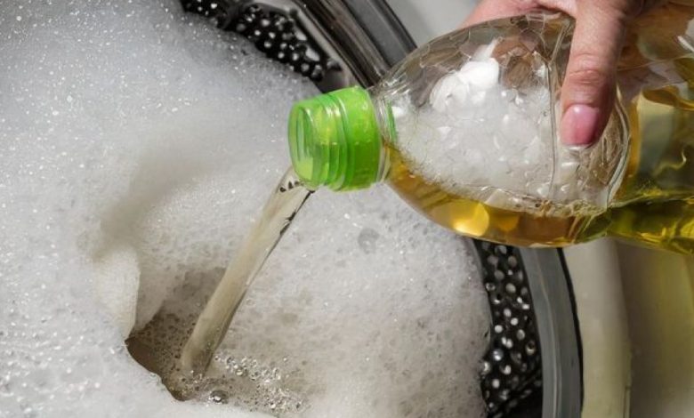 O Vinagre é a Chave para Roupas Mais Brancas e Toalhas Mais Macias, Mas a Maioria o Usa de Forma Incorreta. Veja a Forma Certa de Usá-lo O Vinagre é a Chave para Roupas Mais Brancas e Toalhas Mais Macias, Mas a Maioria o Usa de Forma Incorreta. Veja a Forma Certa de Usá-lo