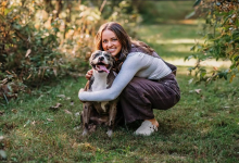 A Cão de Resgate Mais Fofa do Mundo em 2024 é uma ‘Carinhosa’ Pit Bull que ‘Nunca Conheceu um Estranho’
