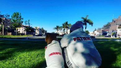 Contratado sem experiência: cachorro de rua visita delegacia até ser adotado