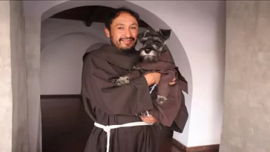 Mosteiro Recruta um Fofíssimo Cachorrinho Frei para Incentivar Adoções