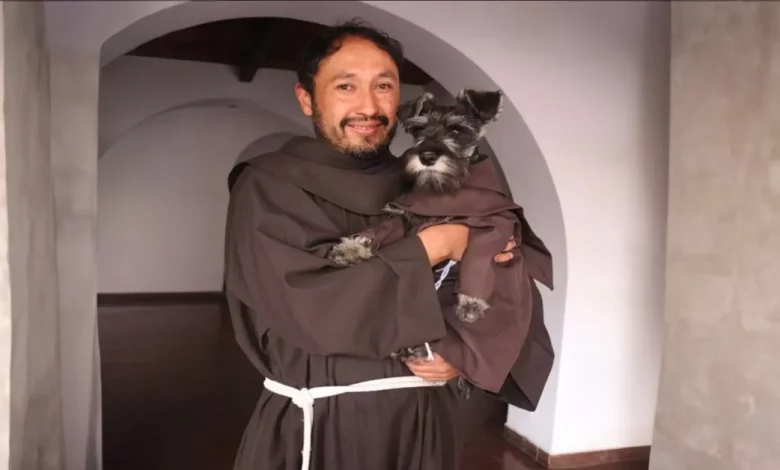 Mosteiro Recruta um Fofíssimo Cachorrinho Frei para Incentivar Adoções Mosteiro Recruta um Fofíssimo Cachorrinho Frei para Incentivar Adoções