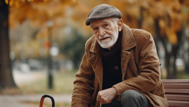 Um senhor idoso deixava doces no parquinho, mas ninguém sabia o motivo – até que ele mesmo contou sua história