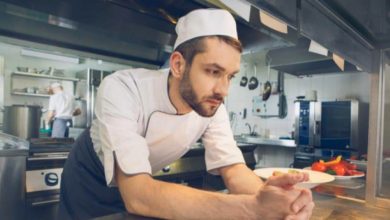 O chef preparava um prato extra todas as noites – apenas anos depois ele descobriu quem o levava