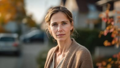 Cheguei em casa ontem depois do trabalho e havia um buquê de flores na mesa, e do lado da porta — sapatos de outra pessoa. Eu congelei, sem acreditar nos meus próprios olhos… 