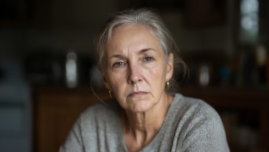 Depois de 30 anos de vida juntos, meu marido me deixou por sua namoradinha da juventude. Naquela época, eu ainda não sabia que esse golpe abriria a porta para segredos que me abalariam mais do que a própria traição