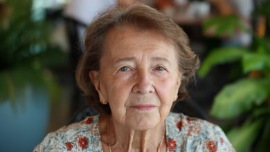 Eu pensei que me mudar para a casa do meu filho me salvaria da solidão. Mas um churrasco de domingo mostrou qual é o meu lugar nesta casa