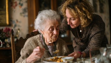 Eu cuidei da minha madrasta, enquanto seu filho biológico nem se dava ao trabalho de atender as ligações… Mas foi ele quem explodiu comigo logo após o funeral — por causa do que encontrou entre as coisas dela