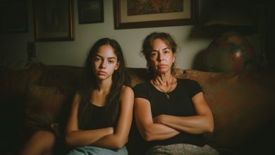 Minha filha tem apenas 17 anos e está grávida do namorado. Fomos à casa dos pais dele em busca de apoio e pensando em falar sobre casamento… mas uma frase da mãe dele transformou essa conversa em um pesadelo… Minha filha tem apenas 17 anos e está grávida do namorado. Fomos à casa dos pais dele em busca de apoio e pensando em falar sobre casamento… mas uma frase da mãe dele transformou essa conversa em um pesadelo…