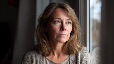 Eu pensava que meu marido estava ficando até tarde no trabalho para garantir nossa velhice tranquila. Mas a vizinha me abriu os olhos sobre onde ele realmente passa as noites…