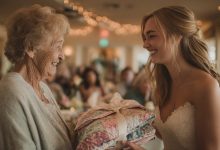 Quando minha neta estava se casando, eu só pude dar a ela uma colcha de retalhos que costurei ao longo de um ano, mas sua reação ao meu presente me levou às lágrimas…