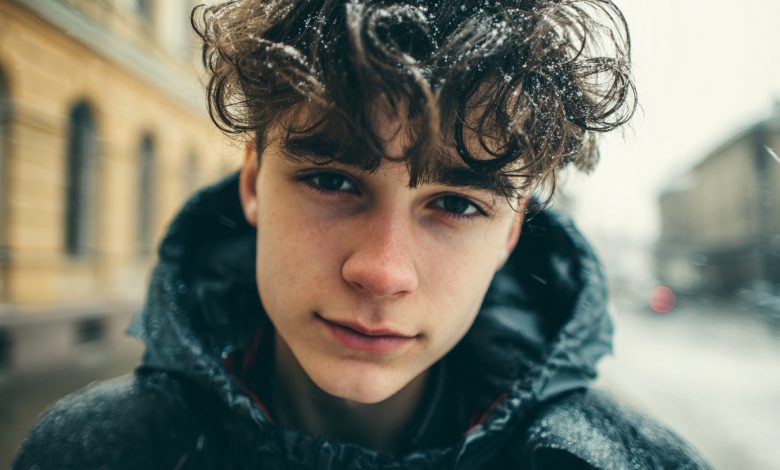 Durante 10 anos, criei meu sobrinho como se fosse meu filho. E aos 18 anos, ele olhou nos meus olhos e disse… Durante 10 anos, criei meu sobrinho como se fosse meu filho. E aos 18 anos, ele olhou nos meus olhos e disse…