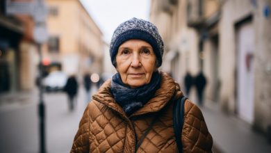 Fui trabalhar como faxineira por causa da pensão miserável… mas o primeiro salário me fez chorar…