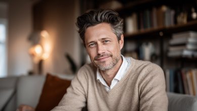 Eu deixei minha esposa quando ela adoeceu gravemente e fui morar com uma amante jovem. Dois anos depois, minha ex-esposa se recuperou, e minha vida dos sonhos começou — mas descobri que era um sonho equivocado…