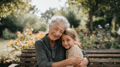 Minha filha e o marido foram viajar, deixando-me para cuidar da minha neta. Quando eu a colocava para dormir, ela sussurrou uma pergunta que partiu meu coração…