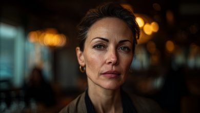 Meu irmão pegou dinheiro emprestado de mim para a “operação da mamãe”. Mas, um mês depois, vi uma foto dele em um resort de luxo e percebi que algo estava muito errado…