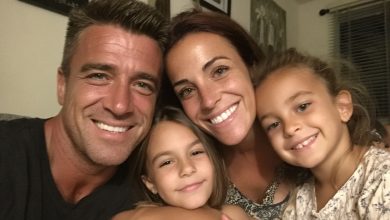 Durante quinze anos, meu marido dizia que seu salário era pequeno, e economizei em tudo. Acidentalmente encontrei recibos do aluguel de um segundo apartamento e fui ao endereço. O que vi lá destruiu a minha vida…