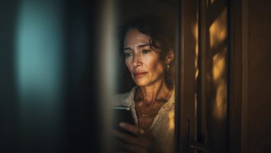 Encontrei uma conversa no celular do meu marido. Ele escreveu: “A esposa não suspeita de nada”. Eu não me desesperei e respondi por ele…