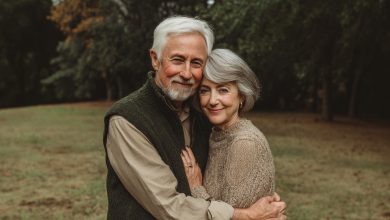 O novo marido da mamãe nos adotou e nos deu uma nova vida. Mas recentemente, descobri quem ele realmente é…