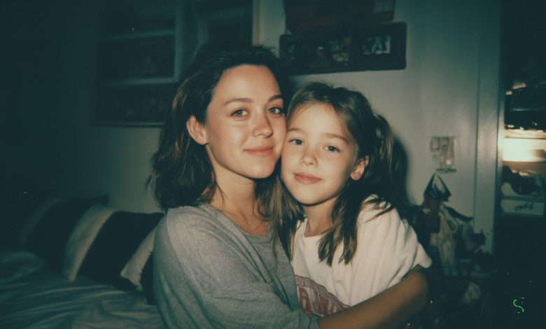 A minha mãe me abandonou quando eu tinha 8 anos e durante muitos anos fingiu que eu não existia. Mas um dia ela ligou — e suas palavras viraram de cabeça para baixo tudo em que eu acreditava…