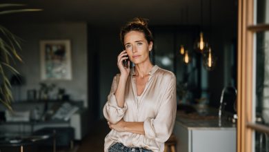 O marido foi em uma viagem de negócios por uma semana. Decidi fazer uma surpresa — preparar para o seu retorno aquele prato especial que a mãe dele faz e que ele adora desde a infância. Liguei para a sogra, pedi a receita. Ela ficou surpresa: “Que viagem de negócios?” E falou algo que fez o chão sumir sob meus pés…