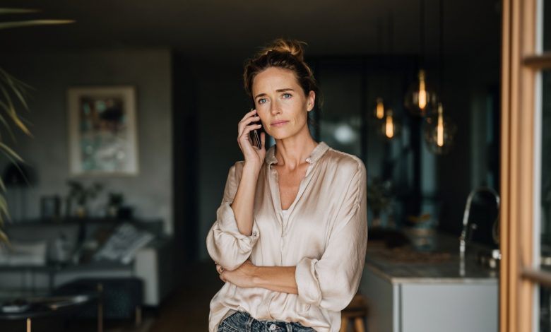 O marido foi em uma viagem de negócios por uma semana. Decidi fazer uma surpresa — preparar para o seu retorno aquele prato especial que a mãe dele faz e que ele adora desde a infância. Liguei para a sogra, pedi a receita. Ela ficou surpresa: “Que viagem de negócios?” E falou algo que fez o chão sumir sob meus pés… O marido foi em uma viagem de negócios por uma semana. Decidi fazer uma surpresa — preparar para o seu retorno aquele prato especial que a mãe dele faz e que ele adora desde a infância. Liguei para a sogra, pedi a receita. Ela ficou surpresa: “Que viagem de negócios?” E falou algo que fez o chão sumir sob meus pés…