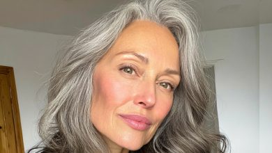 Minha Sogra Vai Fazer 60 Anos, Mas Parece Ter 40. Todos Perguntam Qual É o Segredo Dela, Ela Responde Com Exercícios e Alimentação. Mas Eu Conheço a Verdade — e Isso Me Irrita