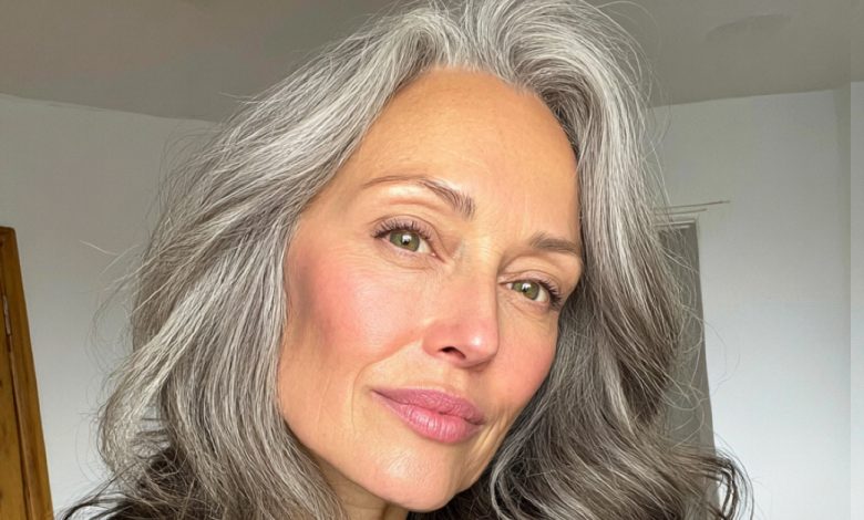 Minha Sogra Vai Fazer 60 Anos, Mas Parece Ter 40. Todos Perguntam Qual É o Segredo Dela, Ela Responde Com Exercícios e Alimentação. Mas Eu Conheço a Verdade — e Isso Me Irrita Minha Sogra Vai Fazer 60 Anos, Mas Parece Ter 40. Todos Perguntam Qual É o Segredo Dela, Ela Responde Com Exercícios e Alimentação. Mas Eu Conheço a Verdade — e Isso Me Irrita