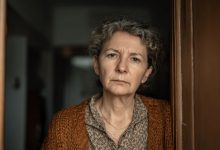 A vizinha de cima constantemente inundava meu apartamento e se recusava a pagar pelo conserto. Eu aguentei por um ano. Até que, por acaso, descobri um de seus segredos. E o usei de tal forma que ela mesma veio com o dinheiro e pedidos de desculpas…