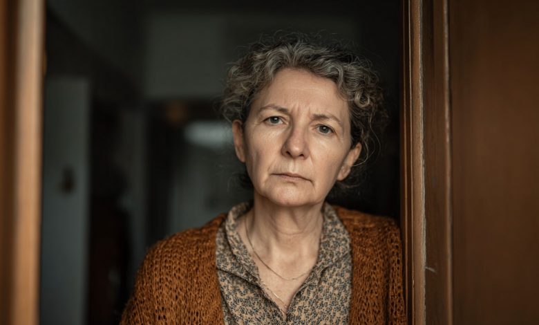 A vizinha de cima constantemente inundava meu apartamento e se recusava a pagar pelo conserto. Eu aguentei por um ano. Até que, por acaso, descobri um de seus segredos. E o usei de tal forma que ela mesma veio com o dinheiro e pedidos de desculpas… A vizinha de cima constantemente inundava meu apartamento e se recusava a pagar pelo conserto. Eu aguentei por um ano. Até que, por acaso, descobri um de seus segredos. E o usei de tal forma que ela mesma veio com o dinheiro e pedidos de desculpas…