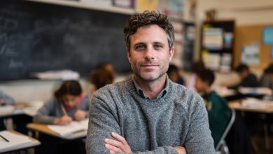 O professor notou que o aluno ia todos os dias para uma casa abandonada nos arredores — e decidiu segui-lo