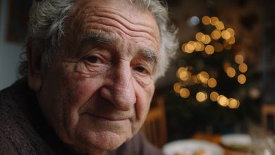 Ignorei as cartas do meu avô por vinte anos, sempre com a mesma frase: «A mesa está posta»… E só quando uma carta não chegou, percebi que talvez fosse tarde demais…