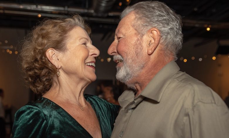 Depois que meu marido se foi, eu temia até mesmo pensar em novos relacionamentos… até que sua mão vacilou em minhas costas… Depois que meu marido se foi, eu temia até mesmo pensar em novos relacionamentos… até que sua mão vacilou em minhas costas…