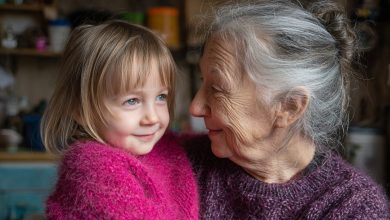 A vizinha se recusou a pagar à minha mãe de 73 anos por cuidar de sua filha, alegando que ela «já fica em casa sem fazer nada» — então eu não aguentei e intervi para resolver a situação…