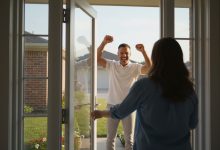 Meu vizinho rico construiu uma cerca no meu terreno enquanto eu estava de férias — eu dei a ele uma lição que ele nunca esquecerá