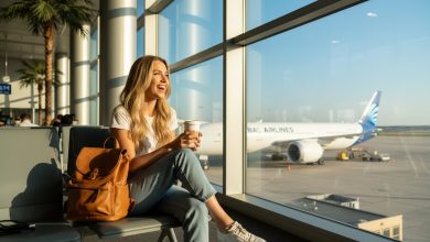 Eu ajudei uma mulher chorando no aeroporto — dois anos depois ela entrou na igreja durante o meu casamento