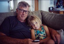 Eu criei minha neta depois que a família dela morreu em um acidente. E, vinte anos depois, ela me passou uma nota que revelou a verdade sobre aquela noite e aquele terrível acidente…