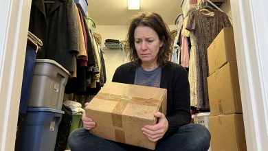 A Mamãe guardava uma caixa com a inscrição “Não abrir” — Eu a abri após seu funeral