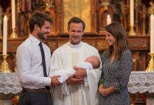 Meu marido me pediu para não ir ao batizado do nosso filho — mas eu fui mesmo assim e vi minha irmã sendo apresentada como sua «mãe»…