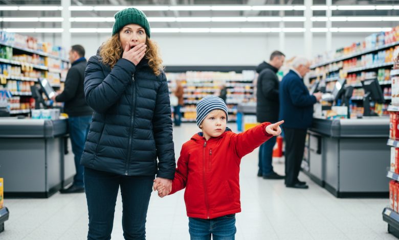 Eu estava na fila do supermercado quando um menino atrás de mim disse à mãe: «Olha! Aquele tio é a cara do papai»