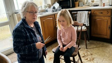 A sogra cortou o cabelo da minha filha enquanto eu estava no trabalho — eu não gritei, mas no dia seguinte ela acordou e se arrependeu do que fez