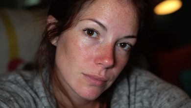 Meu marido sempre tirava sarro de mim por não fazer nada em casa, até que encontrou meu bilhete depois que a ambulância me levou…