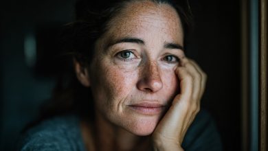 Meu padrasto estava traindo minha mãe, e ela ficou em silêncio. Quando descobri, decidi imediatamente dar-lhe uma lição da qual ele iria se arrepender para o resto da vida…