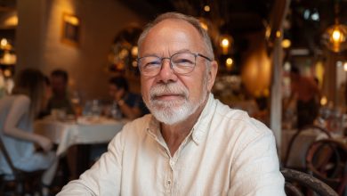 «Você envelheceu, mas eu ainda sou um falcão», disse meu marido (60 anos) com um sorriso irônico durante o jantar. Não suportei tal humilhação e decidi colocar as coisas no devido lugar…