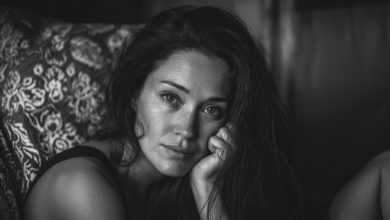 Meu marido me contou que minha melhor amiga estava tentando seduzi-lo, e eu fiquei chocada com sua audácia, então planejamos uma forma de dar a ela uma lição…