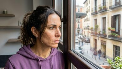 Eu Pensei Que Meu Marido Tinha Desaparecido Para Sempre — Então Ele Se Mudou Para a Casa ao Lado Com Outra Mulher e Uma Criança Com o Meu Nome