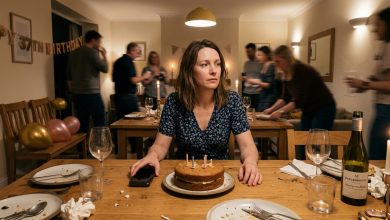 Meu marido saiu da minha festa de aniversário, alegando trabalho urgente — decidi segui-lo